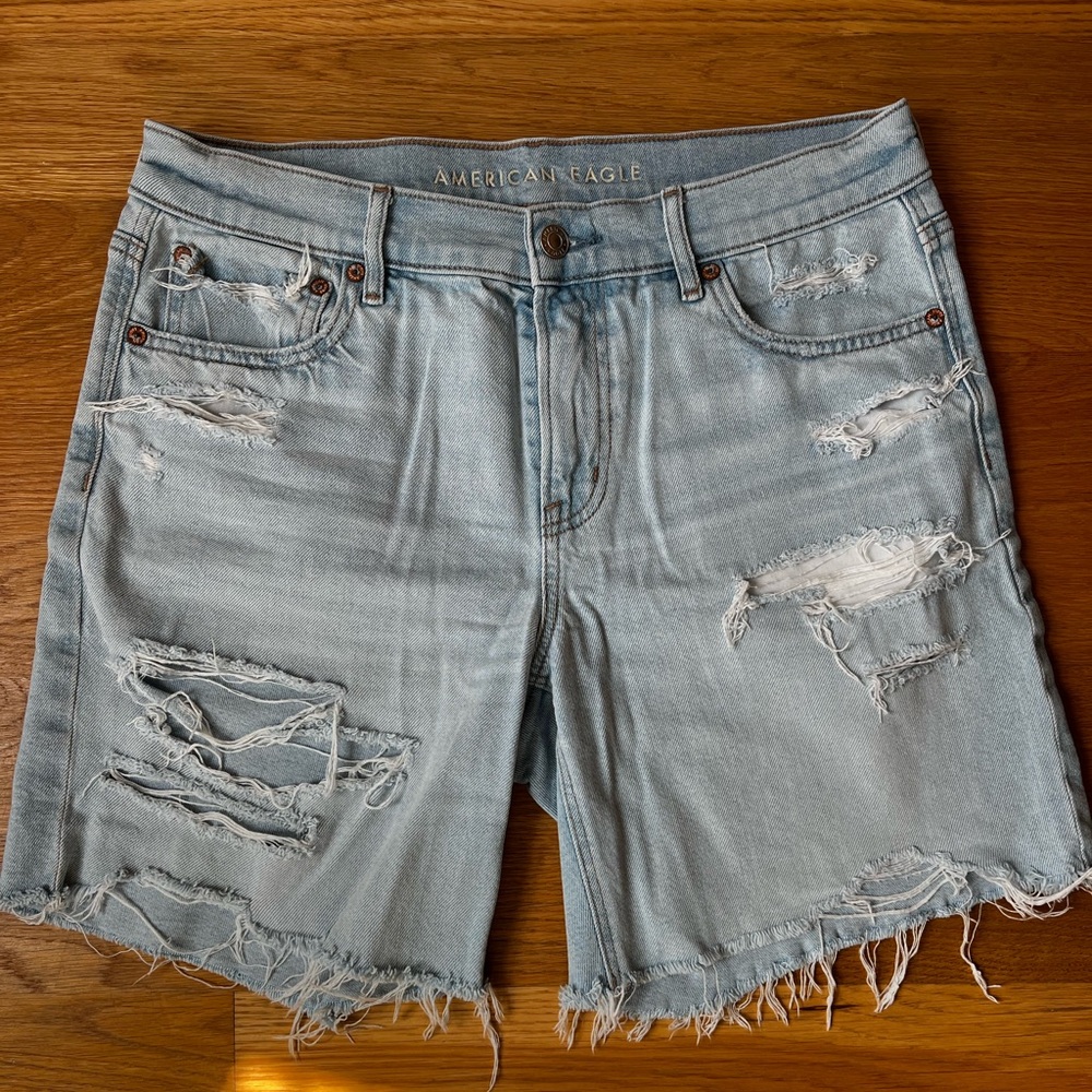 American Eagle Outfitters Perfect Bermuda Shorts strigid - light wash